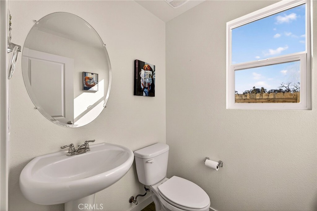 1147 Lentil Way Chico, CA 95928 - Photo 50 of 72 a bathroom with a toilet a sink and mirror