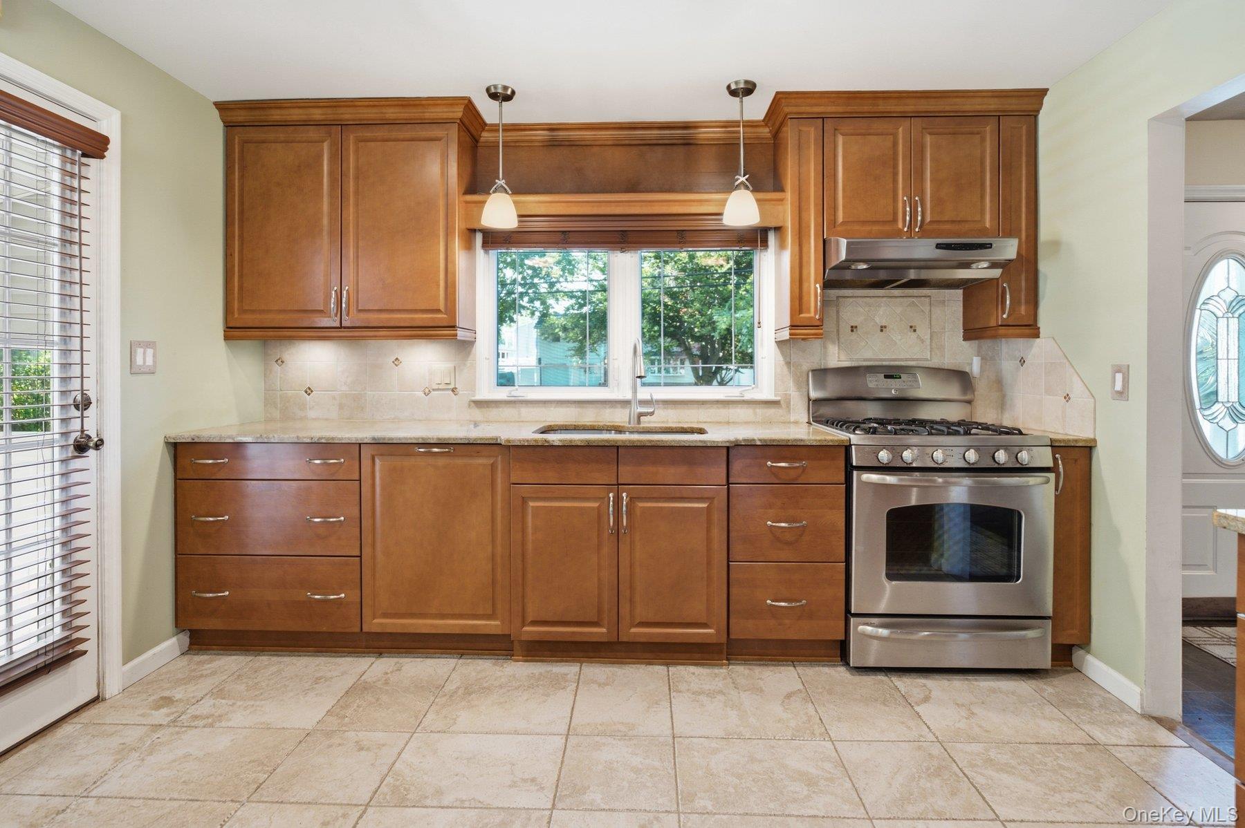 830 Terry Road Hauppauge, NY 11788 - Photo 10 of 27
