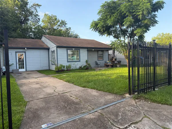 $230,000 | 2305 Windsor Lane, Pasadena, TX 77506
