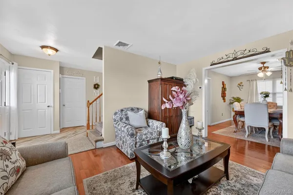 $599,000 | 6 Rutland Lane, Newburgh, NY 12550