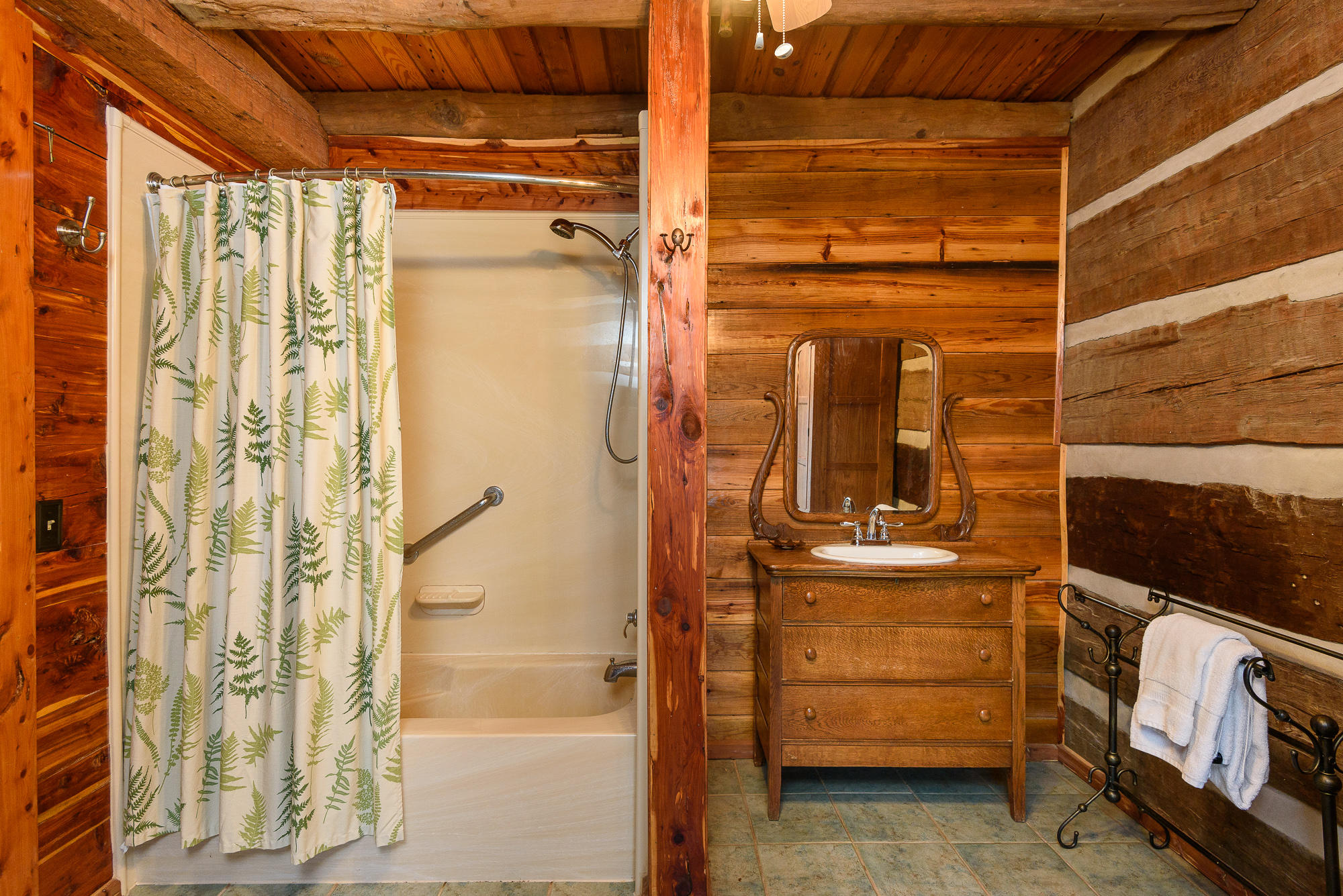 8213 Igou Gap Road Chattanooga, TN 37421 - Photo 17 of 36 Master Bath