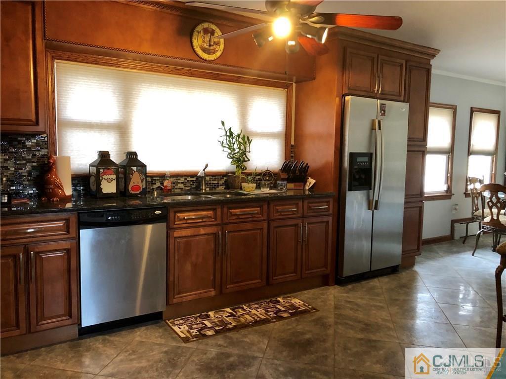 21 Kimberly Road Colonia, NJ 07067 - Photo 4 of 11 Gallery Image 4