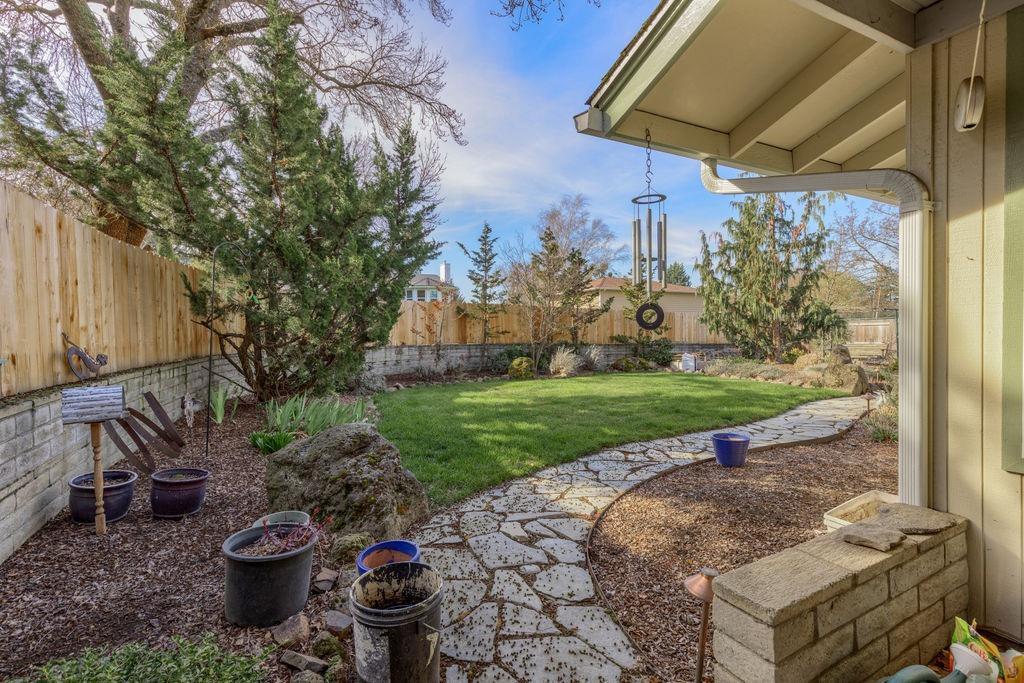 1516 Ridge Way Medford, OR 97504 - Photo 28 of 33 Additional Photo