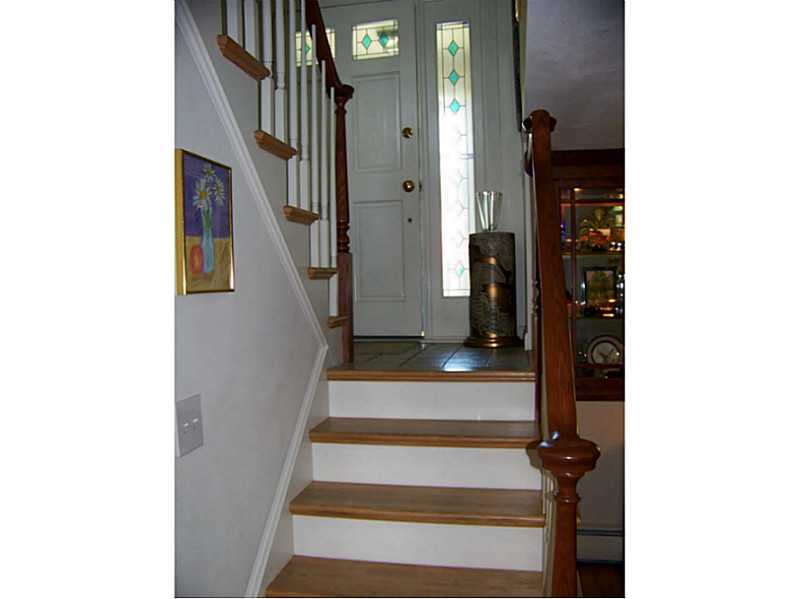 110 Mt View Road Narragansett, RI 02882 - Photo 11 of 25 Entry.