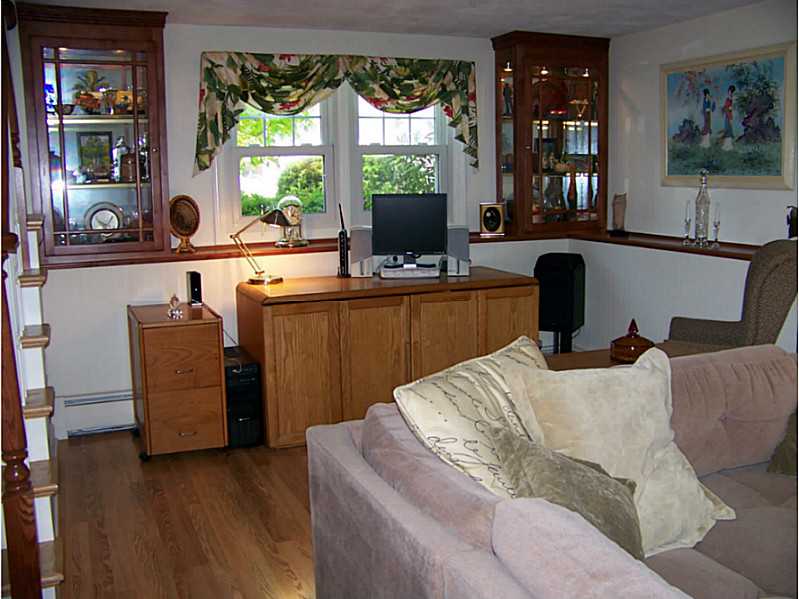 110 Mt View Road Narragansett, RI 02882 - Photo 15 of 25 Den/Family/Great Room.