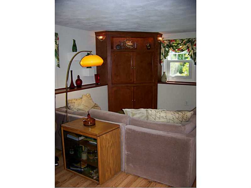 110 Mt View Road Narragansett, RI 02882 - Photo 16 of 25 Den/Family/Great Room.