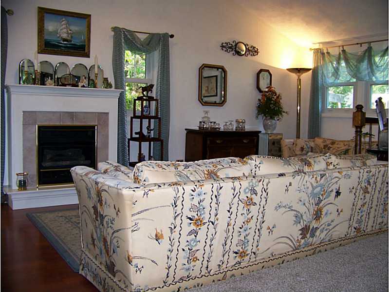 110 Mt View Road Narragansett, RI 02882 - Photo 18 of 25 Living Room.