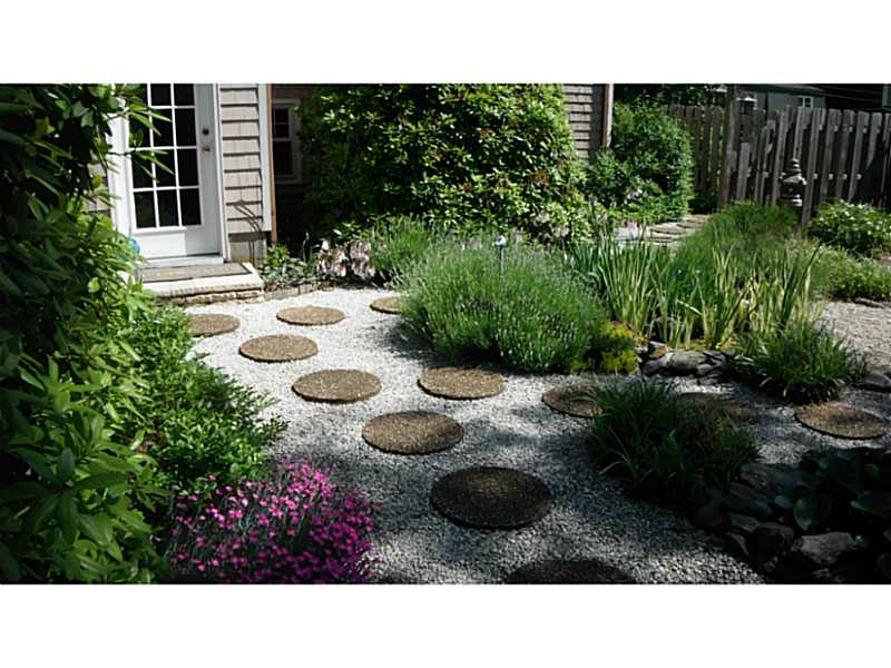 110 Mt View Road Narragansett, RI 02882 - Photo 9 of 25 Yard/Garden.