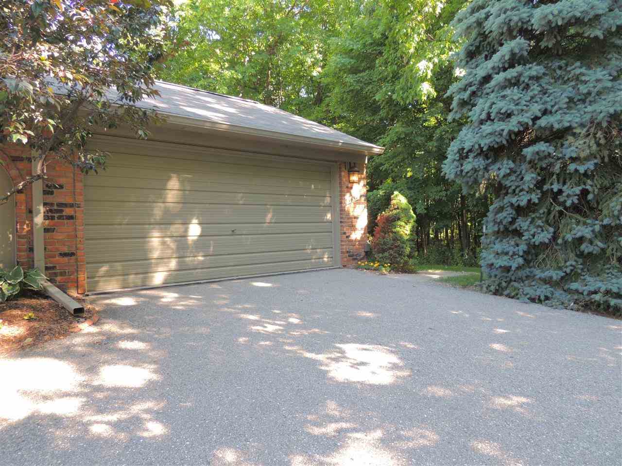 1651 Lodge Pole Lane Rochester, MI 48307 - Photo 17 of 23 31198047-17.JPG