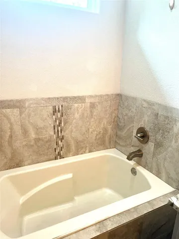 $2,775 | 108 Keamuku Court, Bastrop, TX 78602