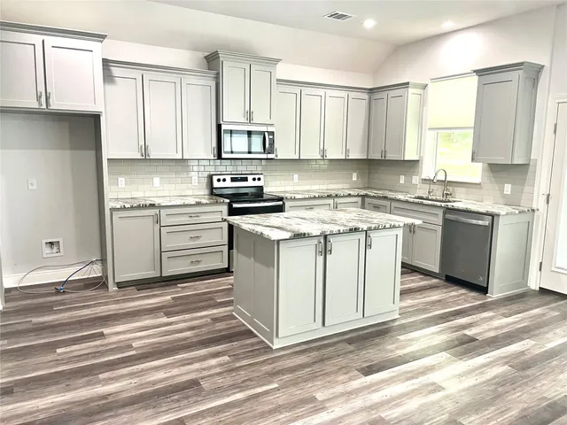 $2,775 | 108 Keamuku Court, Bastrop, TX 78602