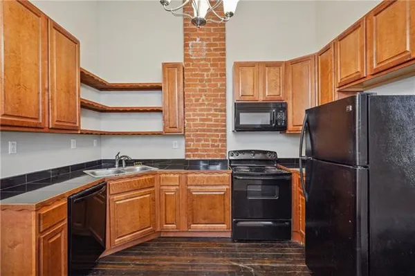 $1,495 | 4127 Annunciation Street, New Orleans, LA 70115
