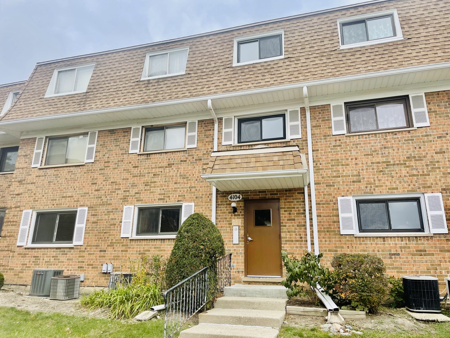 4104 Cove Lane, Unit D, Glenview, IL 60025 Compass