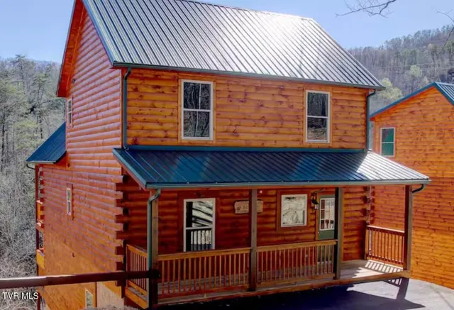 $975,000 | 817 String Run Way, Crab Orchard, TN 37723