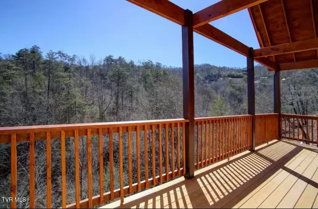 $975,000 | 817 String Run Way, Crab Orchard, TN 37723