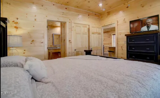 $975,000 | 817 String Run Way, Crab Orchard, TN 37723