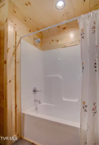 $975,000 | 817 String Run Way, Crab Orchard, TN 37723