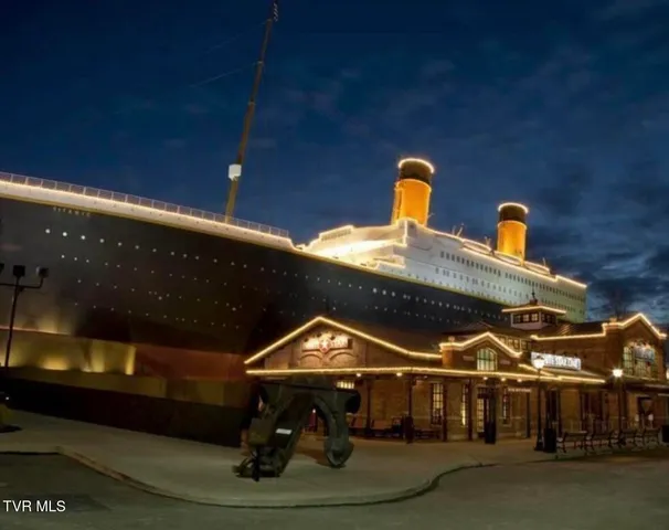 $975,000 | 817 String Run Way, Crab Orchard, TN 37723