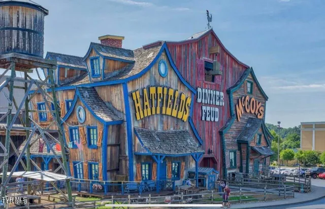 $975,000 | 817 String Run Way, Crab Orchard, TN 37723