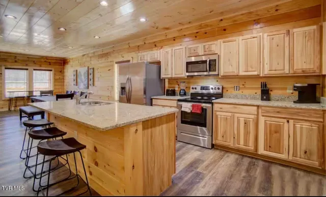 $975,000 | 817 String Run Way, Crab Orchard, TN 37723