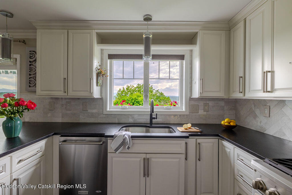 9 Van Winkle Road Hudson, NY 12534 - Photo 6 of 27 _J5A9014-HDR