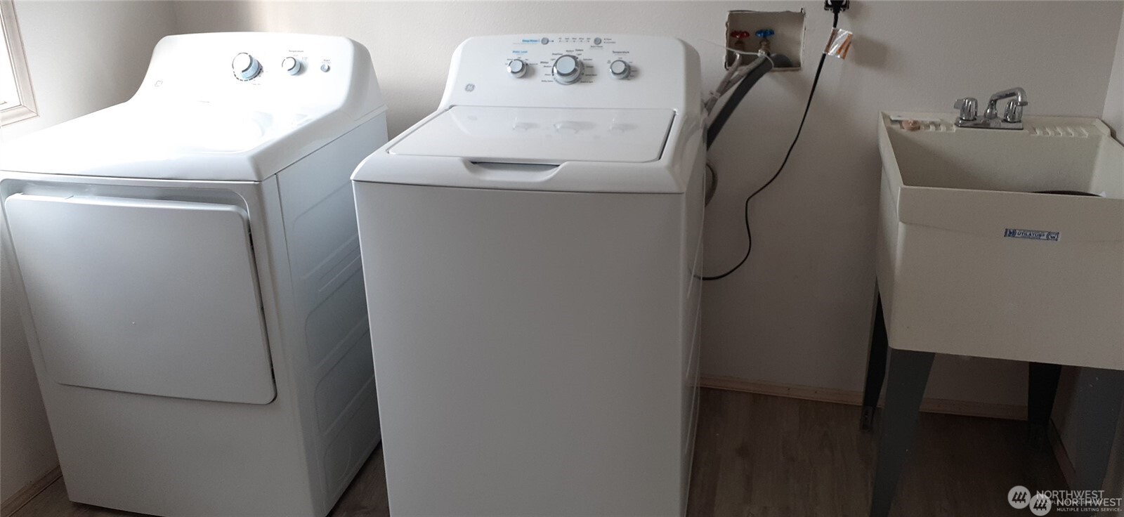 5501 Wilson Avenue South Seattle, WA 98118 - Photo 10 of 12 a utility room with dryer and washer