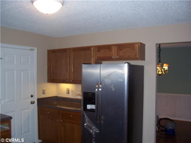 Kitchen - Brand new refrigerator
