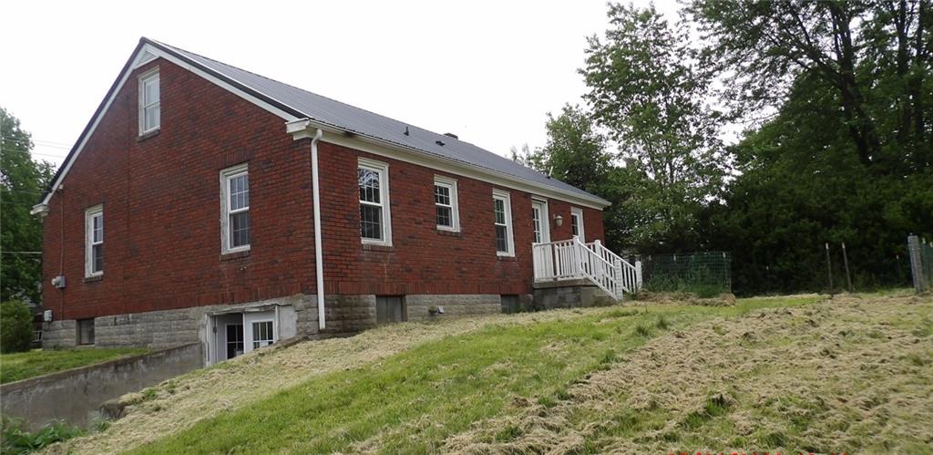 1146 Franklin Road Jackson Center, PA 16133 - Photo 3 of 19 a front view of a house with a yard