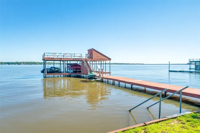 $895,000 | 194 Shady Shores Drive, Mabank, TX 75156