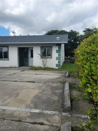 $1,250 | 1014 Country Club Boulevard, Unit 2, Cape Coral, FL 33990