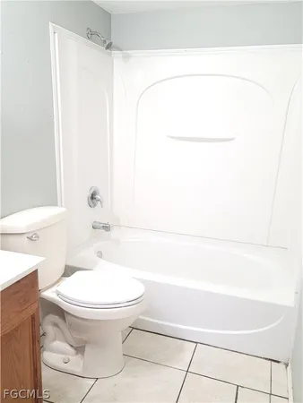 $1,250 | 1014 Country Club Boulevard, Unit 2, Cape Coral, FL 33990