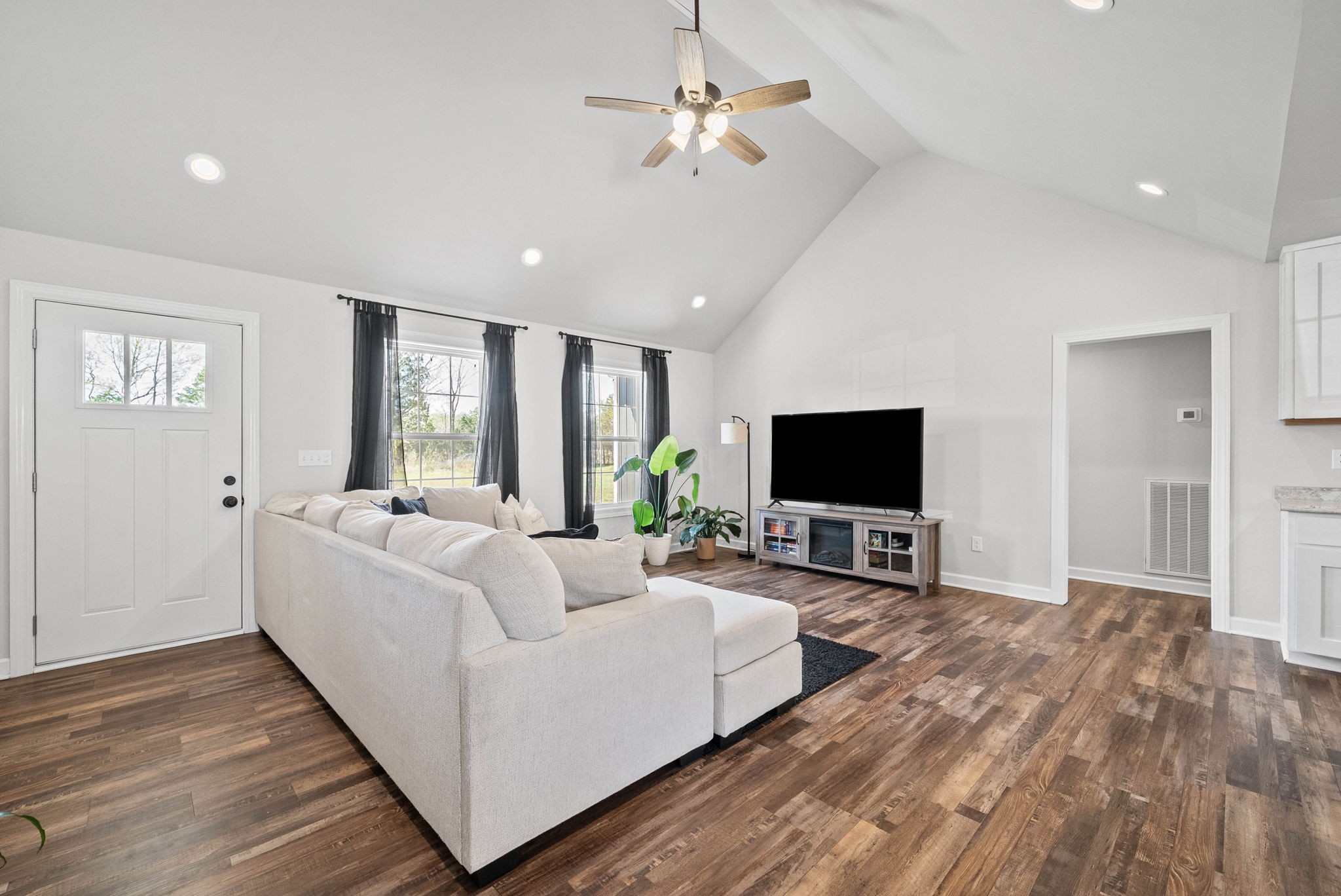 352 Scott Road Sharon Grove, KY 42280 - Photo 6 of 26 a living room with furniture wooden floor and a flat screen tv