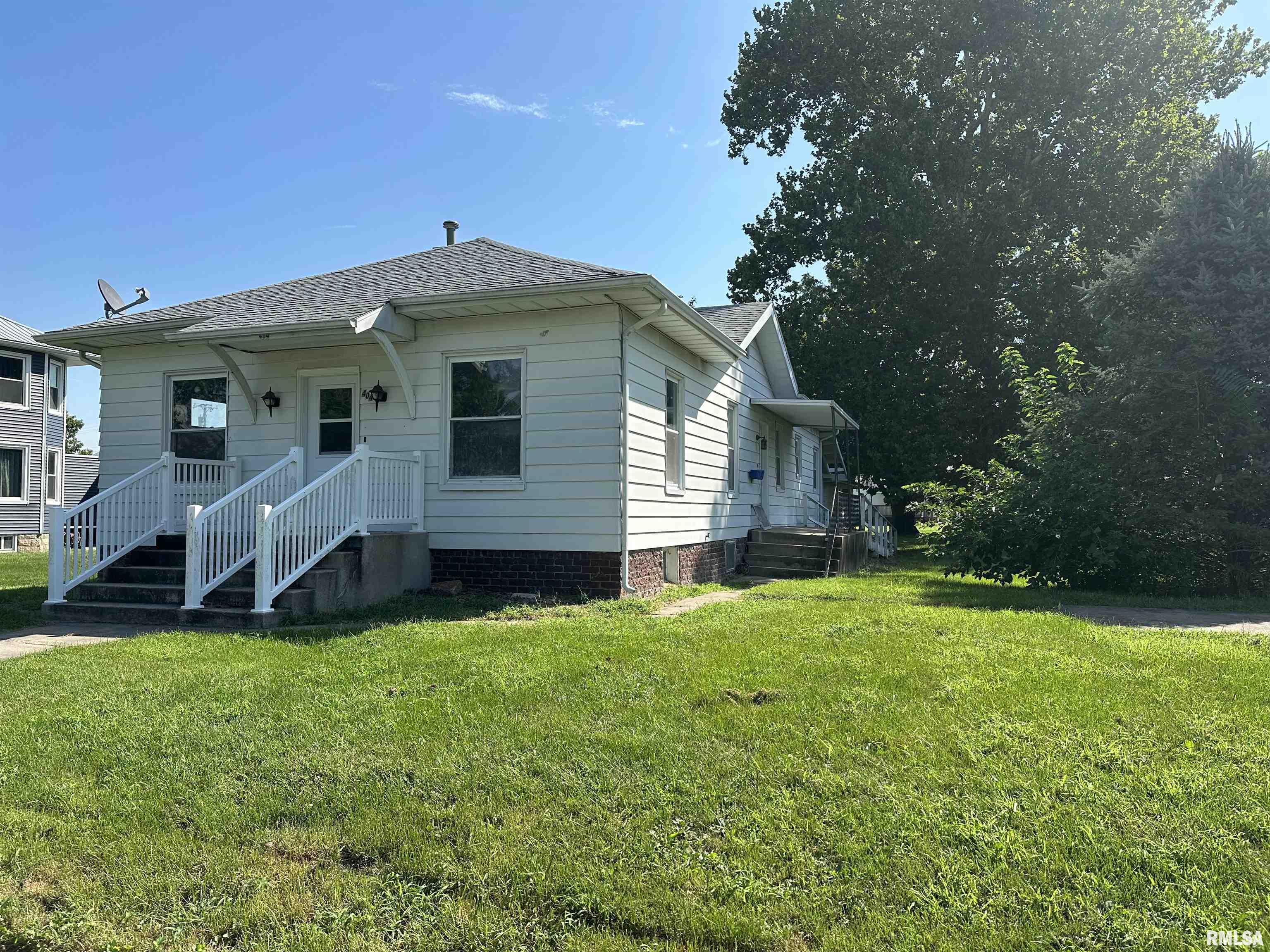 404 Congress Street Golden, IL 62339 - Photo 1 of 9 Gallery Image 1