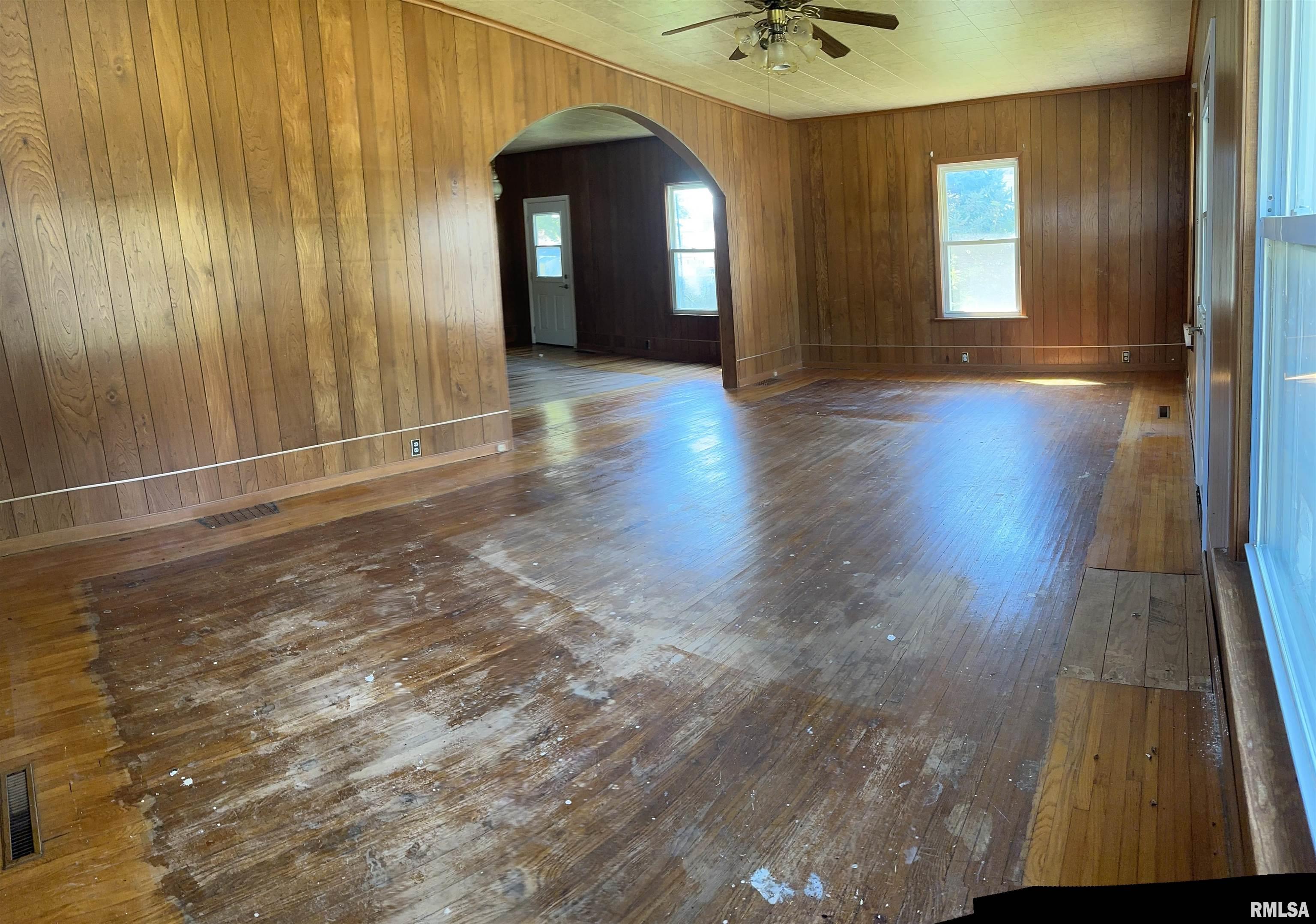404 Congress Street Golden, IL 62339 - Photo 3 of 9 Gallery Image 3