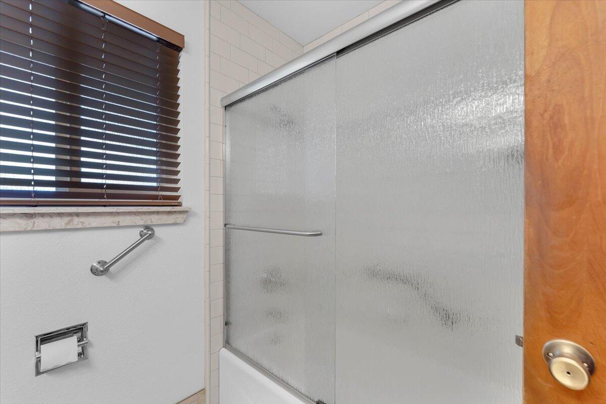 9871 Deschutes Road Palo Cedro, CA 96073 - Photo 34 of 80 36-Bathroom 2