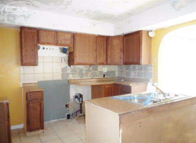 2013 Flushing Road Flint, MI 48504 - Photo 5 of 15 21182586-4.JPG