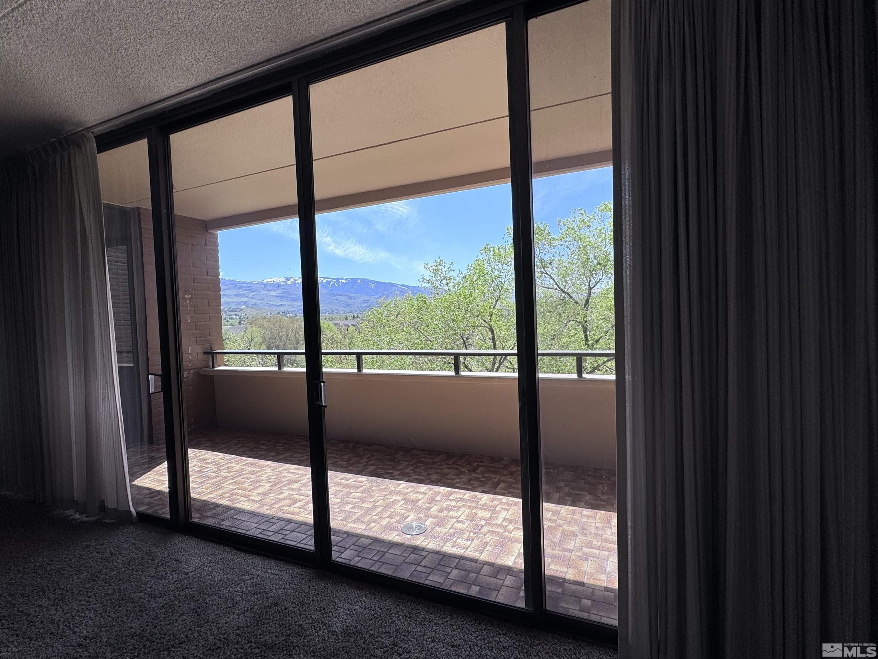 1200 Riverside Drive, Unit 1239 Reno, NV 89503 - Photo 33 of 35 a view of an empty room and window