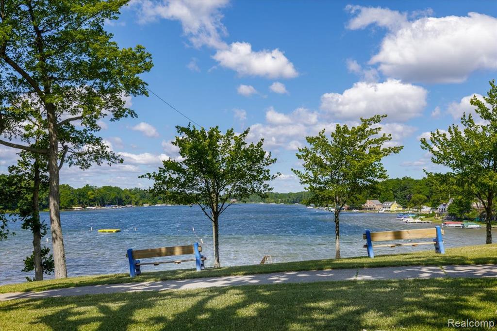 1155 Seabury Drive Lake Orion, MI 48362 - Photo 37 of 41