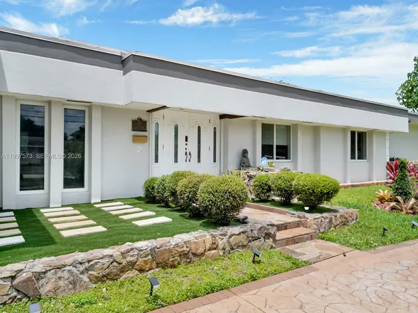 $1,750,000 | 621 East Tropical Way, Plantation, FL 33317