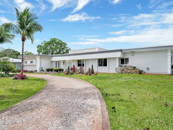 $1,750,000 | 621 East Tropical Way, Plantation, FL 33317