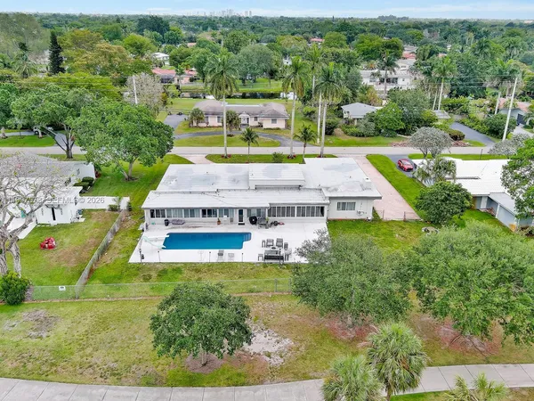 $1,750,000 | 621 East Tropical Way, Plantation, FL 33317