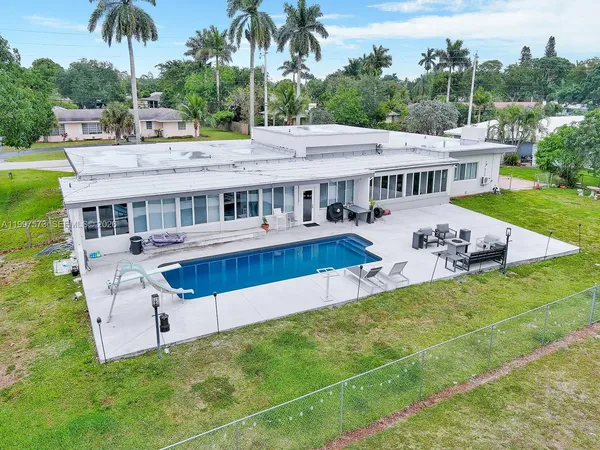 $1,750,000 | 621 East Tropical Way, Plantation, FL 33317