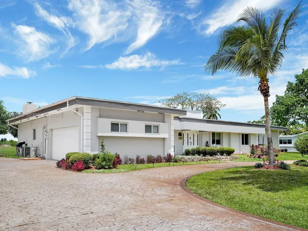 $1,750,000 | 621 East Tropical Way, Plantation, FL 33317