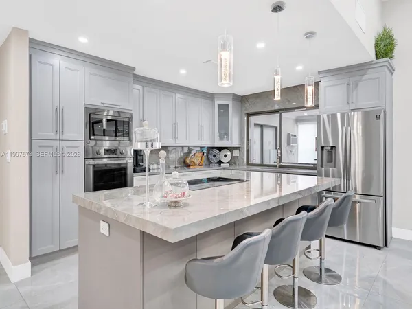 $1,750,000 | 621 East Tropical Way, Plantation, FL 33317