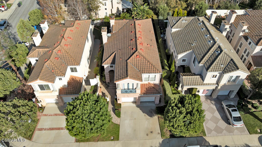 11177 Terraceridge Road Moorpark, CA 93021 - Photo 50 of 54 an aerial view of a residential apartment building with a yard and potted plants