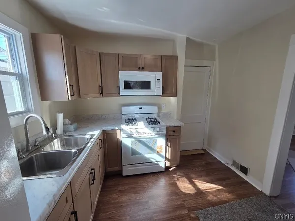$1,950 | 210 North Midler Avenue, Syracuse, NY 13206