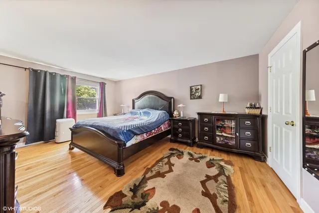 $570,000 | 121 South Parkside Avenue, Glen Ellyn, IL 60137