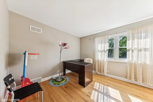 $570,000 | 121 South Parkside Avenue, Glen Ellyn, IL 60137