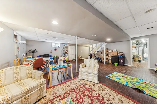 $570,000 | 121 South Parkside Avenue, Glen Ellyn, IL 60137