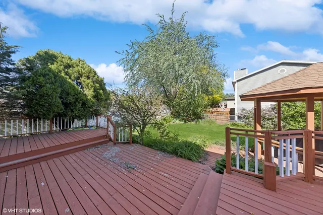 $570,000 | 121 South Parkside Avenue, Glen Ellyn, IL 60137